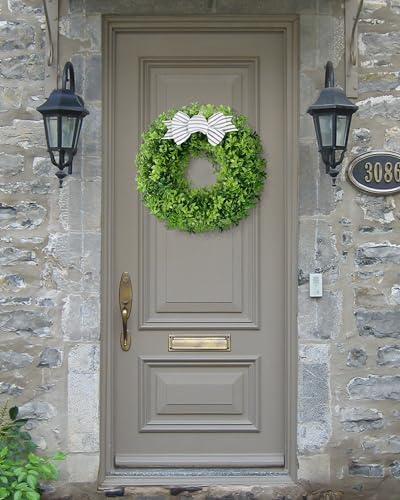18 Inch Faux Boxwood Wreath with Plaid Bow and Sash