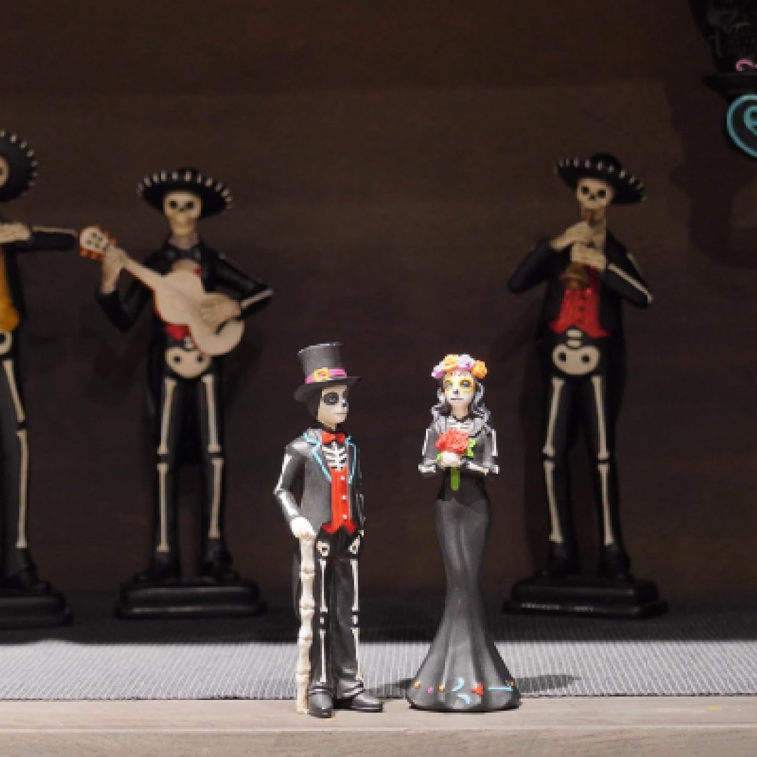 Day of the Dead Halloween Skeleton Couple Decor
