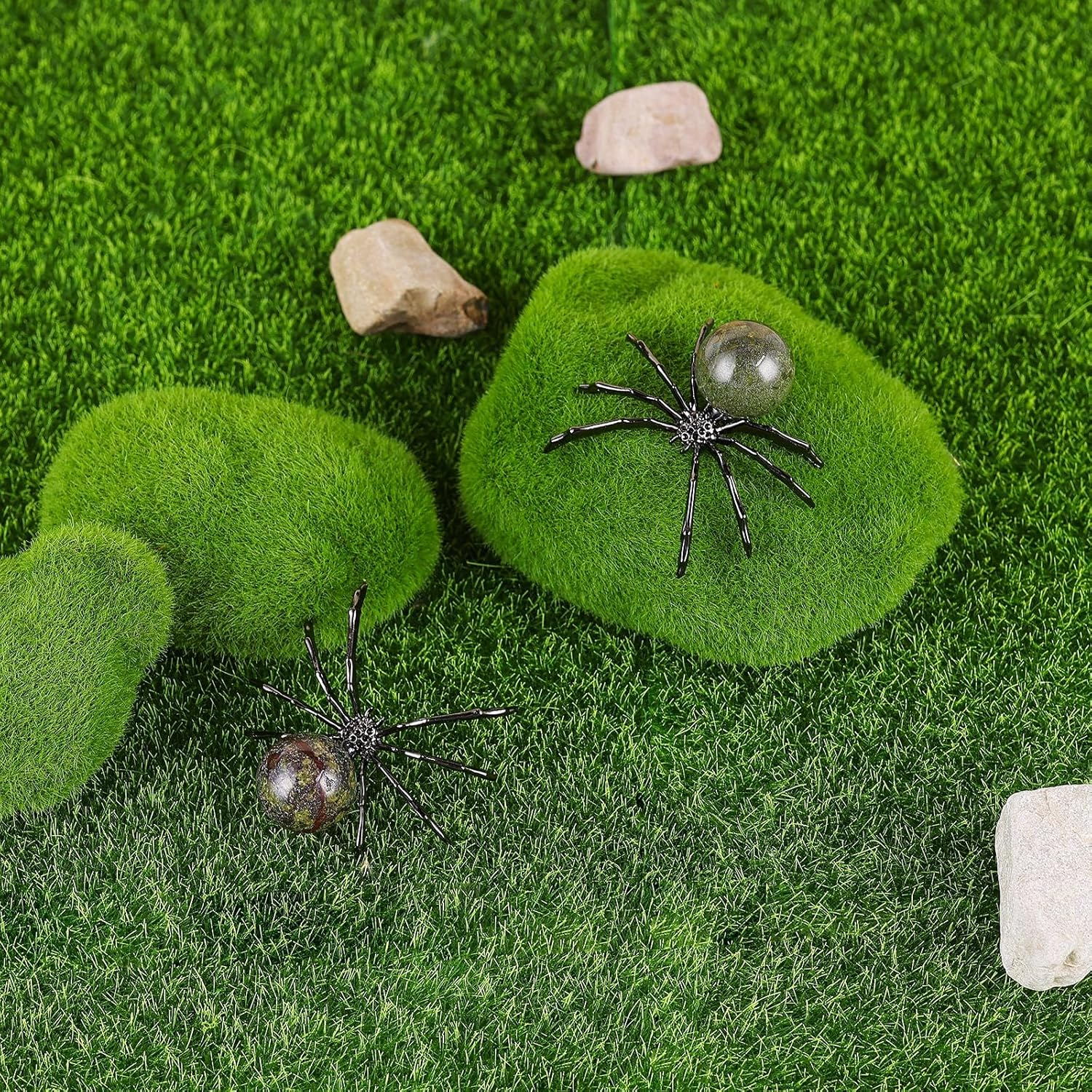 Two-Piece Mini Spider Decor with Crystal Ball